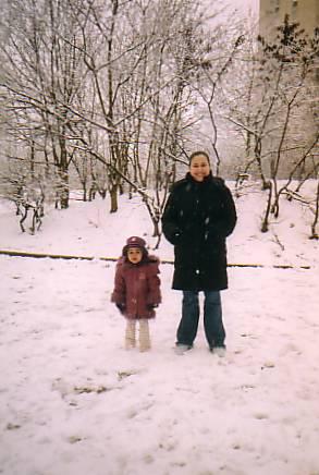 c est ma soeur elle s'appelle naima et l'autre c est la petite fille d'une autre soeur 